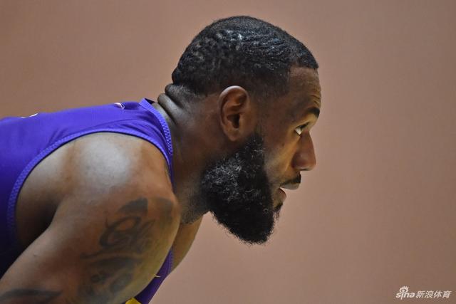 斯卢茨基还真有办法！马纳法制胜球完全踢出了自信